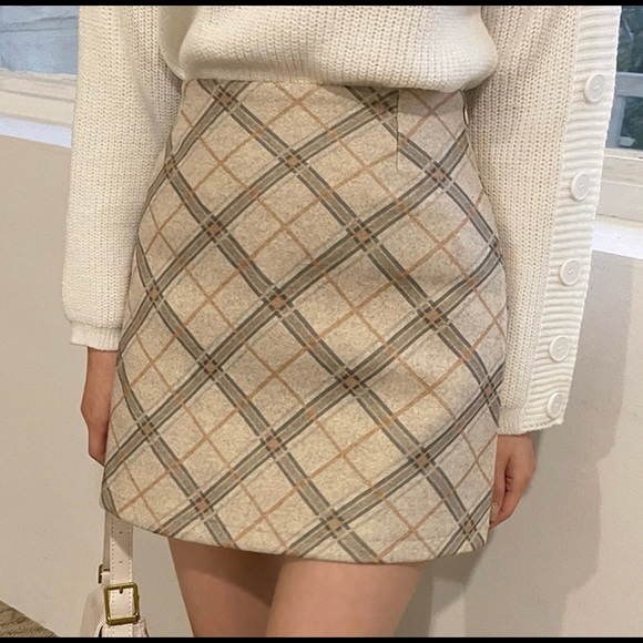 Chuu check mini skirt - Picture 3 of 4